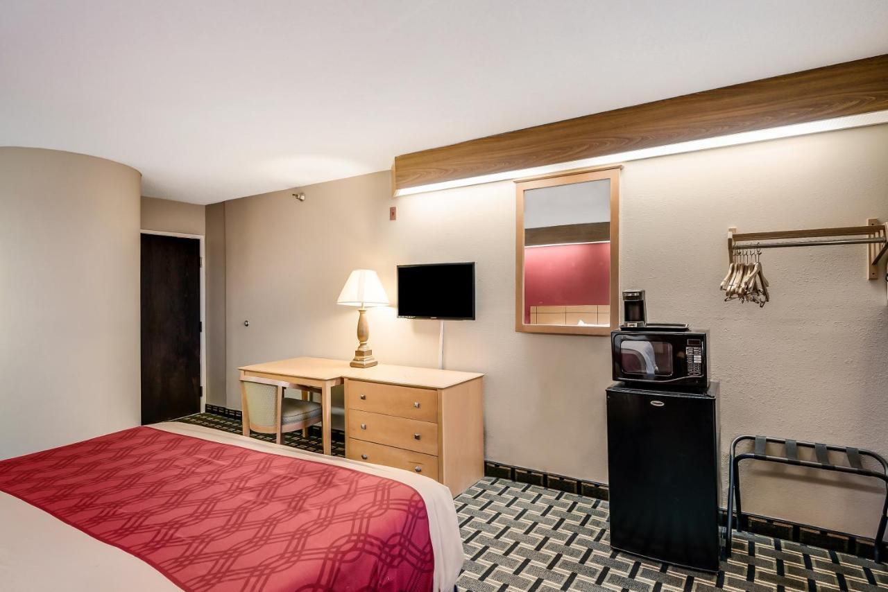 Econo Lodge Inn & Suites Peoria Illinois Екстер'єр фото