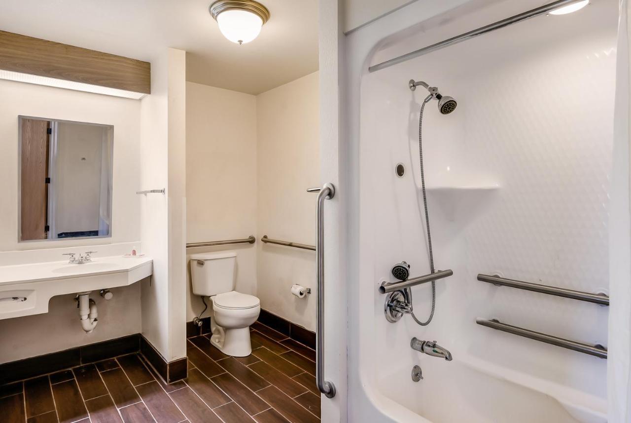 Econo Lodge Inn & Suites Peoria Illinois Екстер'єр фото