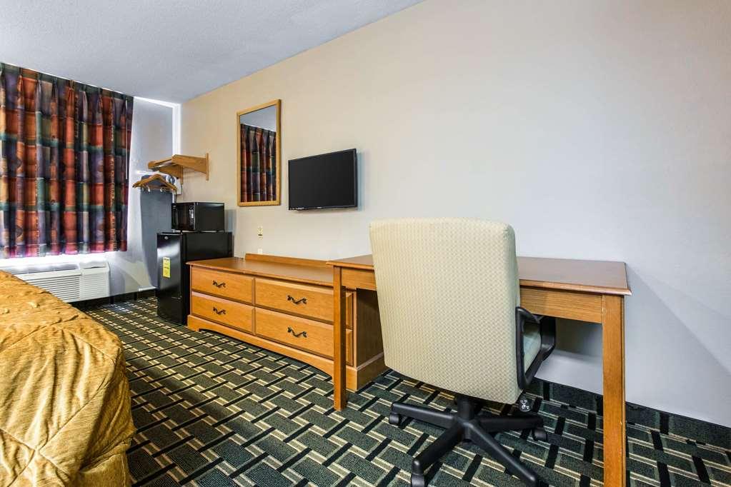 Econo Lodge Inn & Suites Peoria Illinois Номер фото
