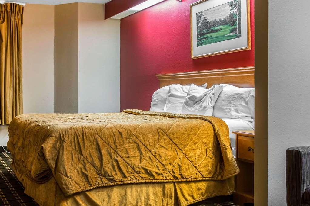 Econo Lodge Inn & Suites Peoria Illinois Номер фото