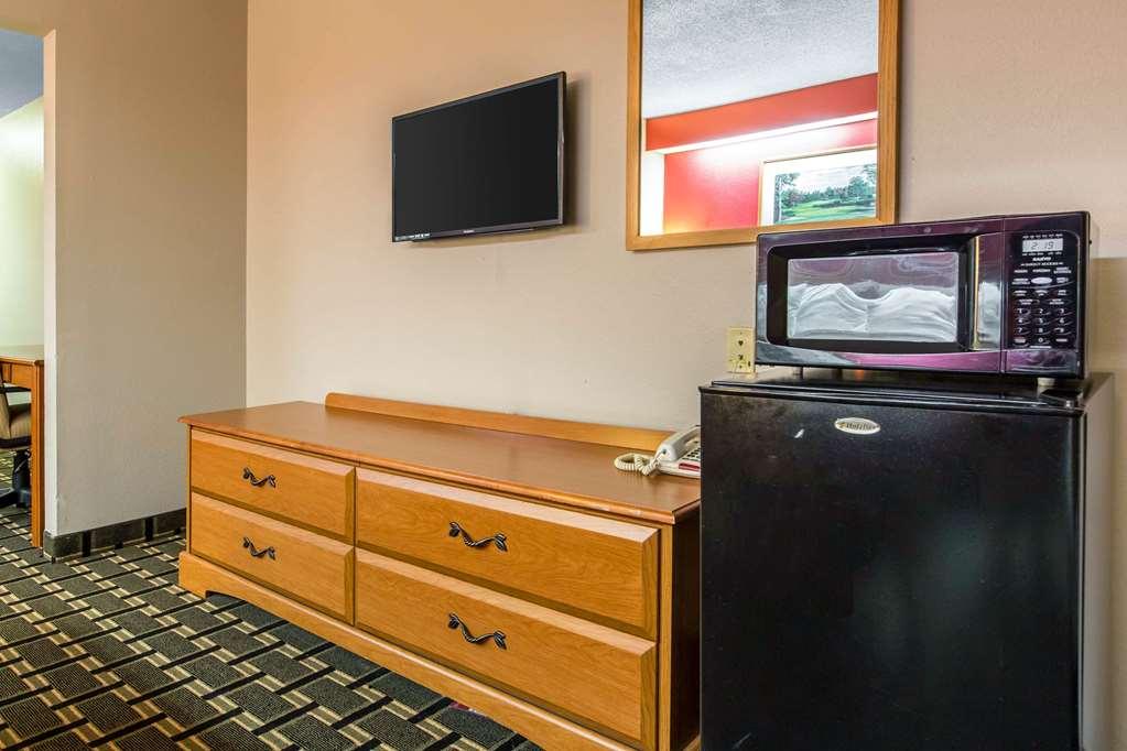 Econo Lodge Inn & Suites Peoria Illinois Номер фото