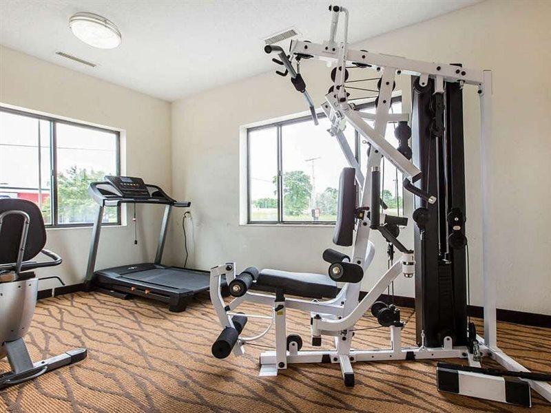 Econo Lodge Inn & Suites Peoria Illinois Екстер'єр фото