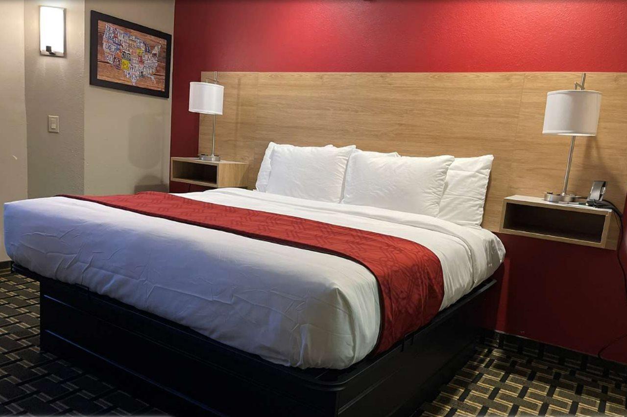 Econo Lodge Inn & Suites Peoria Illinois Екстер'єр фото