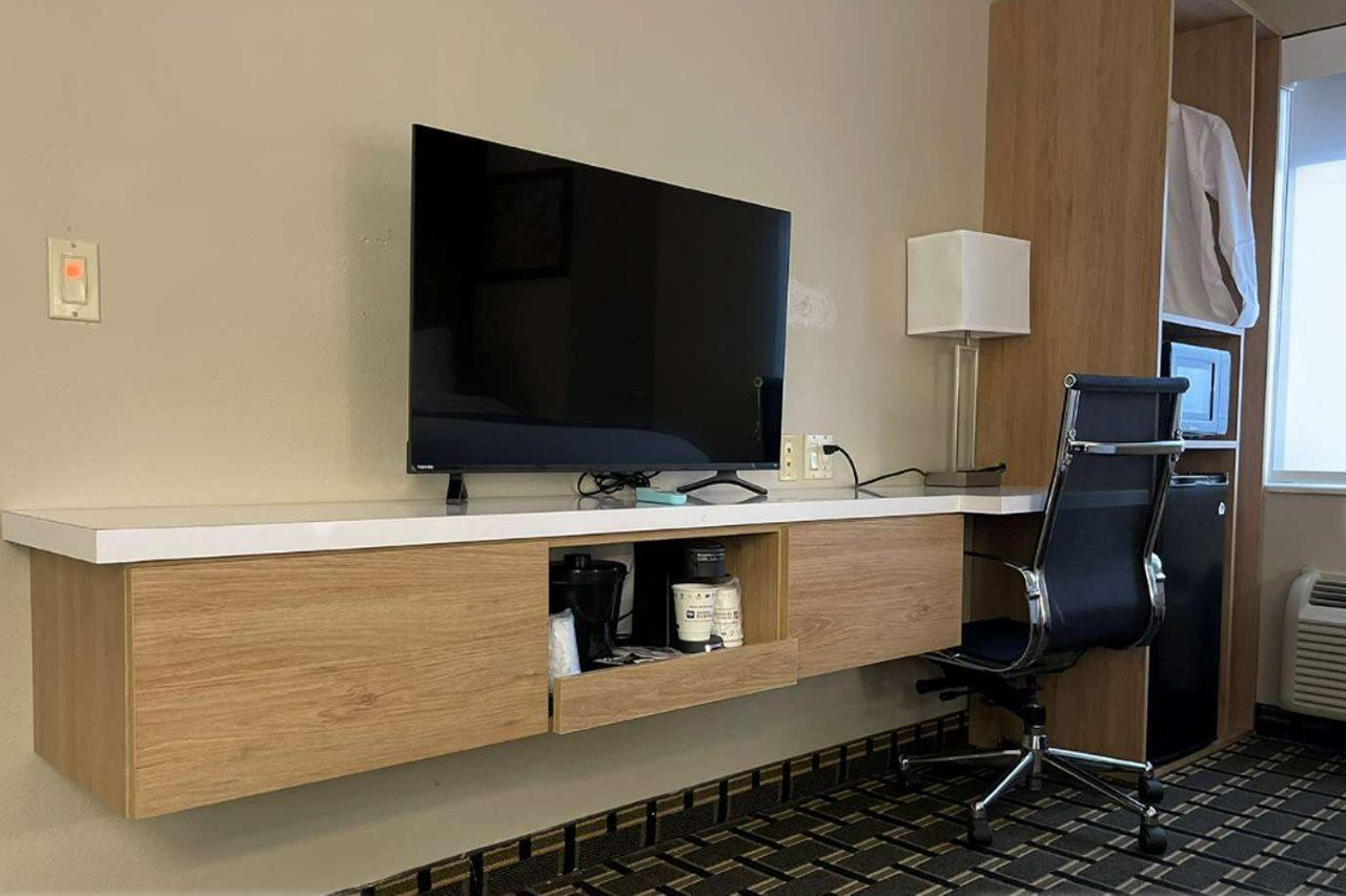 Econo Lodge Inn & Suites Peoria Illinois Екстер'єр фото