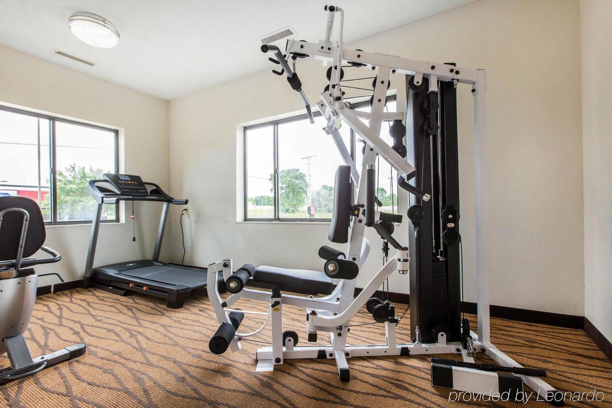 Econo Lodge Inn & Suites Peoria Illinois Екстер'єр фото
