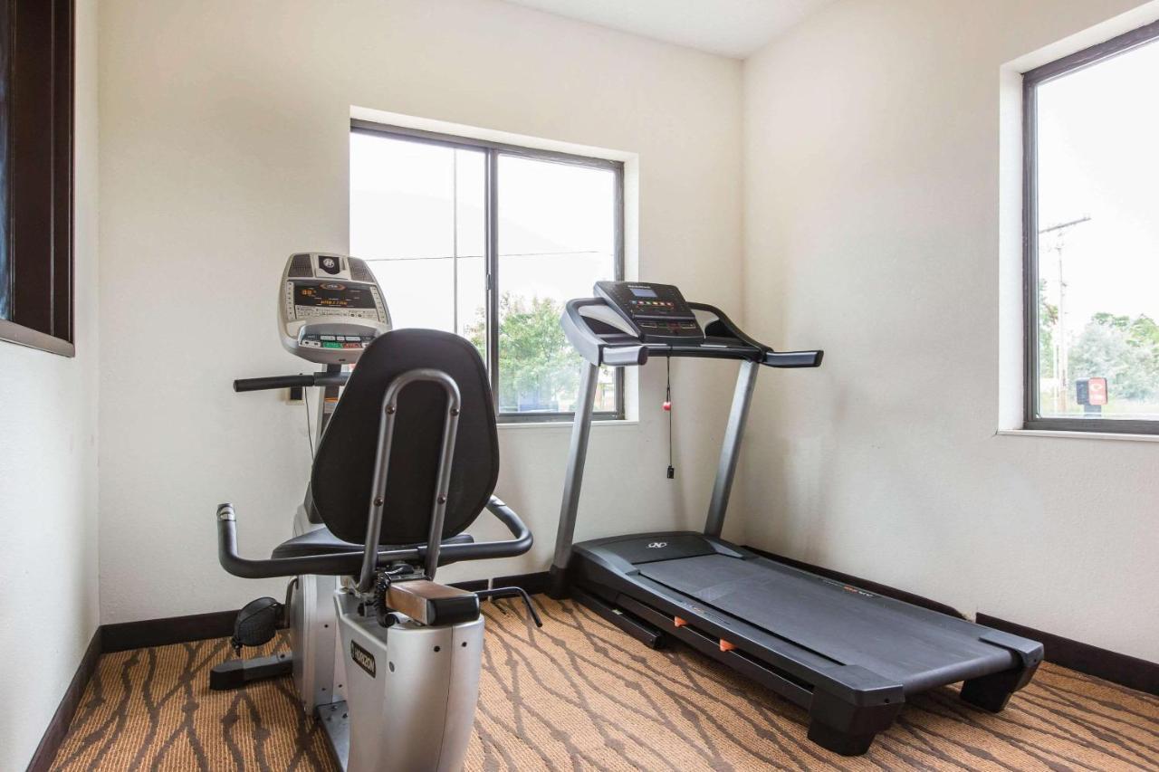 Econo Lodge Inn & Suites Peoria Illinois Екстер'єр фото