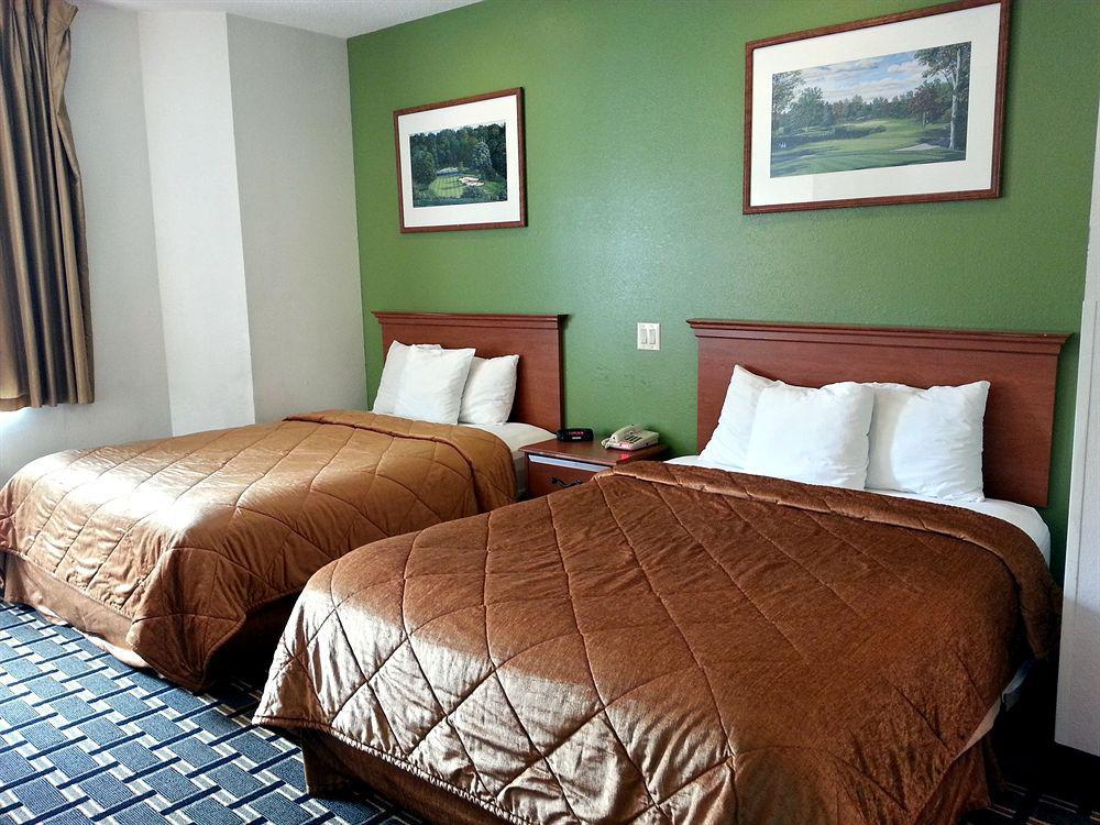 Econo Lodge Inn & Suites Peoria Illinois Екстер'єр фото