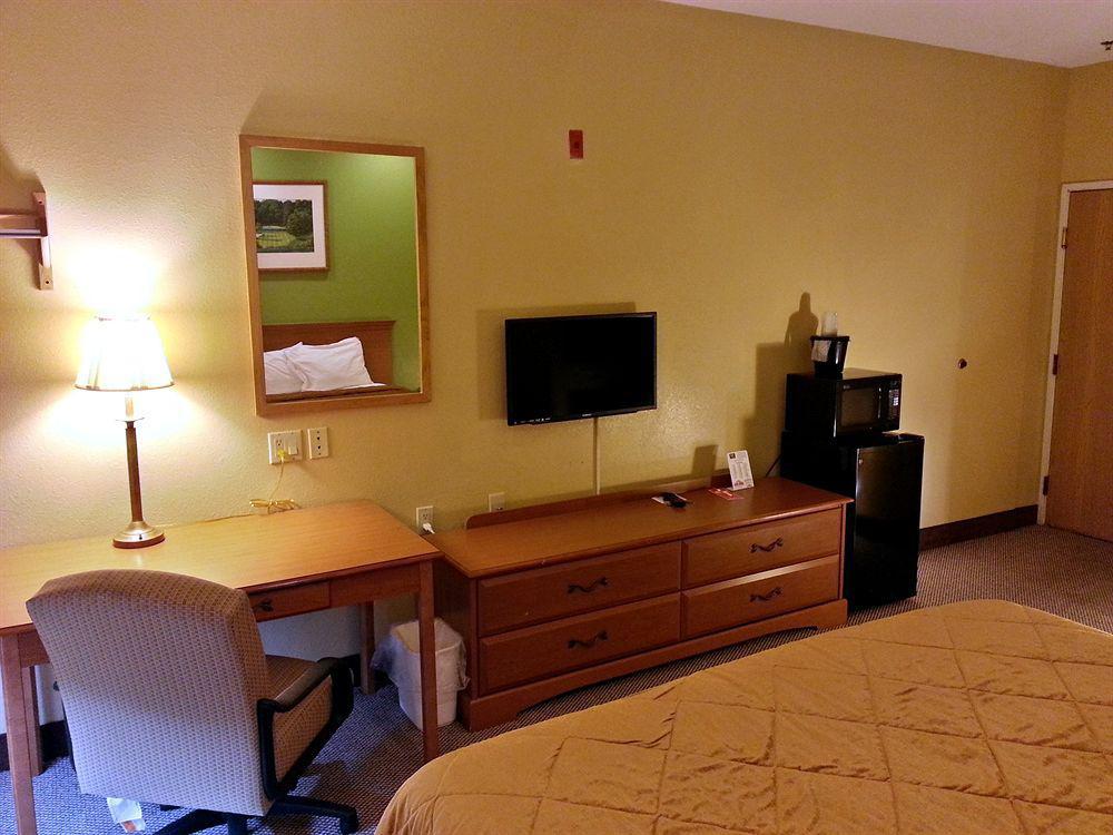 Econo Lodge Inn & Suites Peoria Illinois Екстер'єр фото